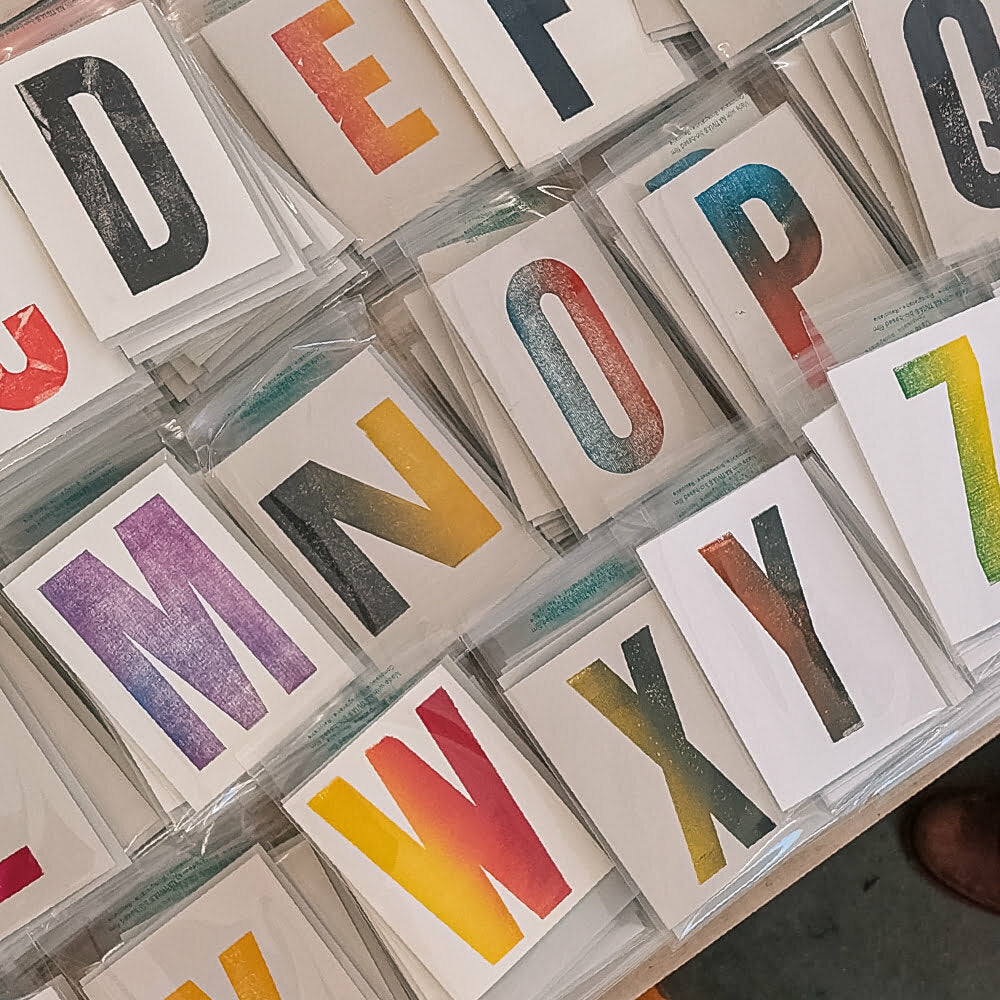 Håndtrykte alfabetkort
